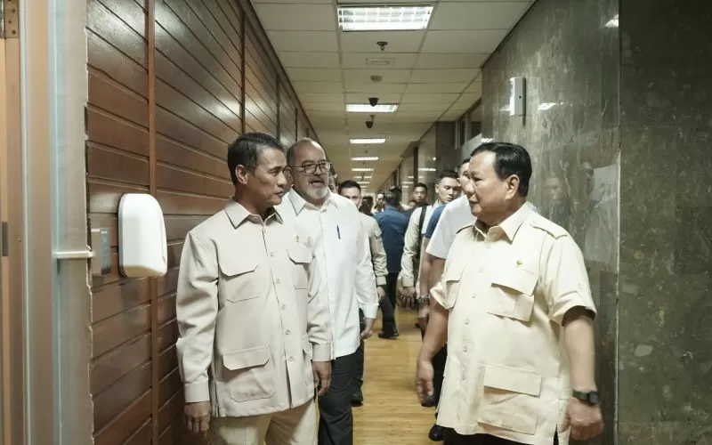  Presiden Prabowo Subianto didampingi Menteri Pertanian Andi Amran Sulaiman di Komplek Kementerian Pertanian, Jakarta Selatan, Senin (3/2/2025). ( ANTARA/HO-Biro Humas dan Informasi Kementerian Pertanian)