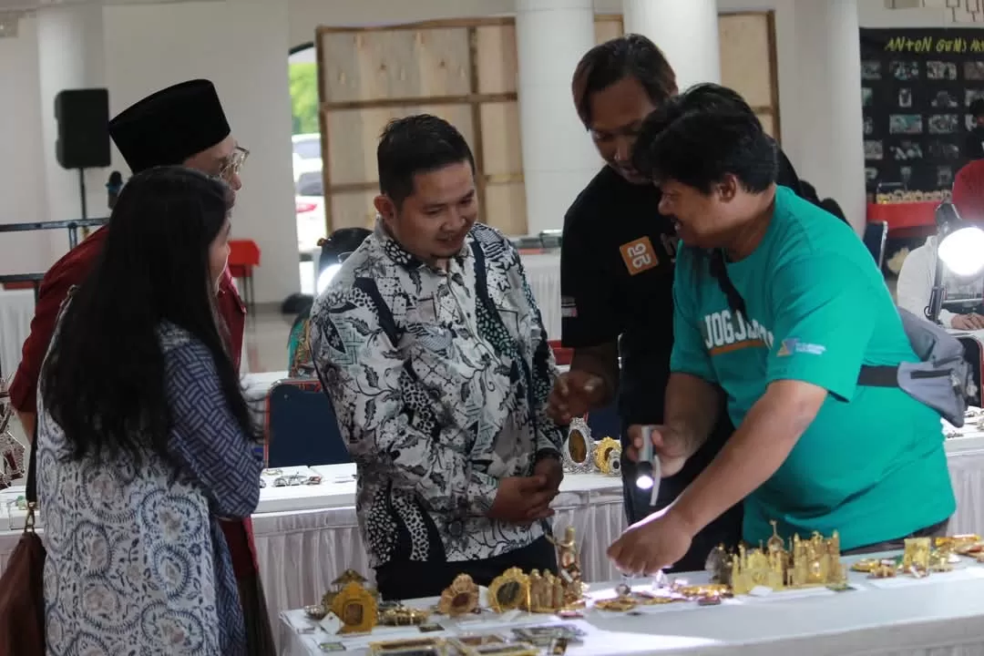 Suasana pameran dan kontes Batu Permata Nusantara. Foto: FX Harminanto 