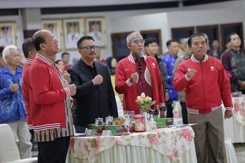 Rektor Unimus (kanan) bersama sejumlah pejabat di acara pembukaan