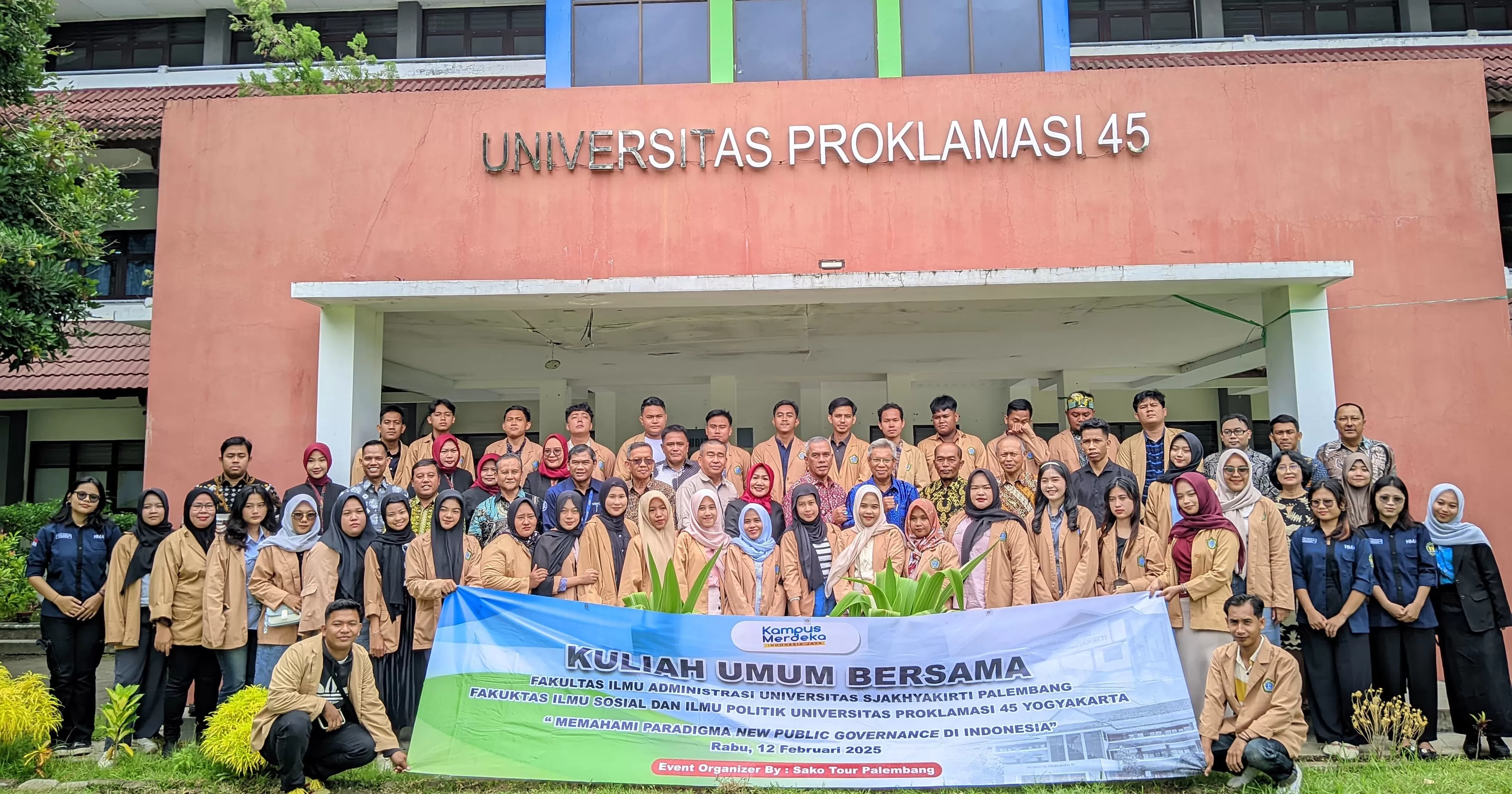 Peserta kuliah umum UP45 kerja sama dengan Universitas Sjakhyakirti foto bersama 