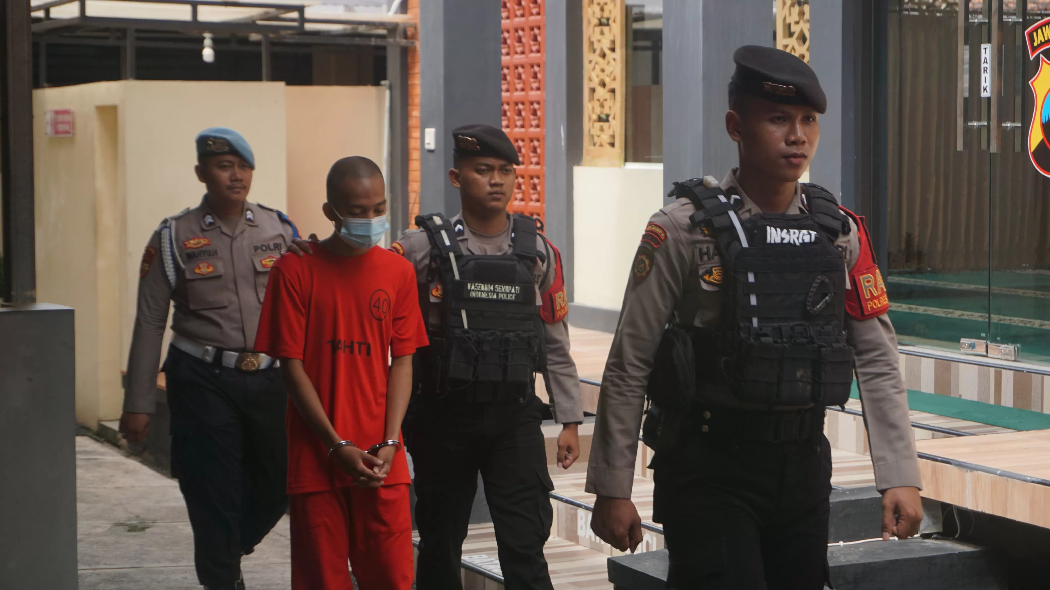 Tersangka MR di mapolres Purbalingga (Toto R)