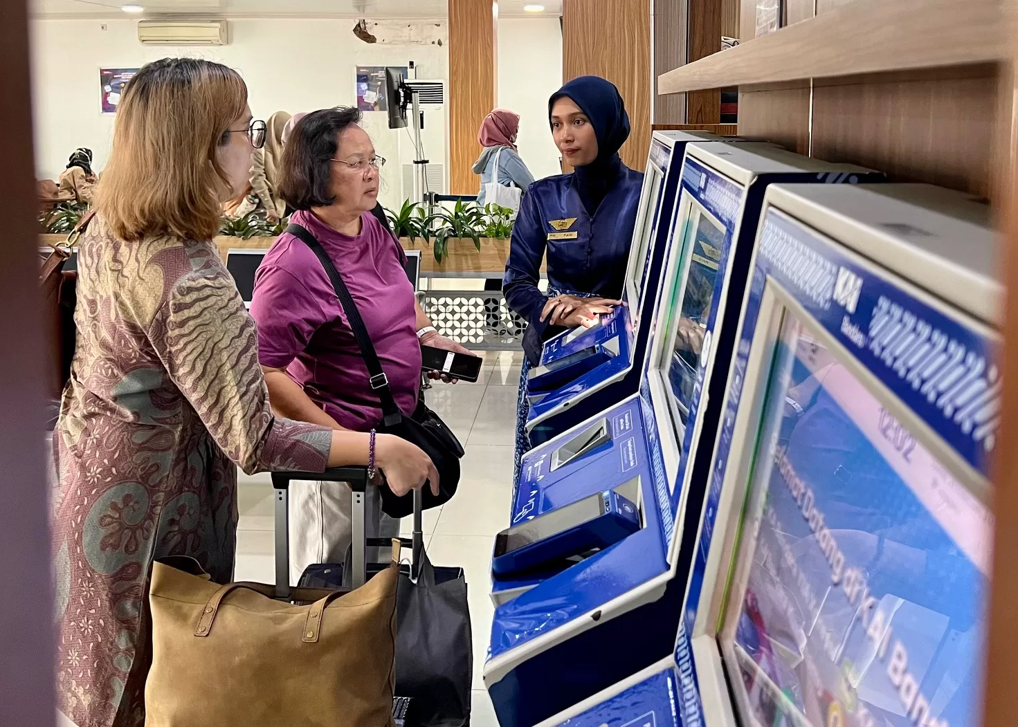 Penumpang KA Bandara YIA saat hendak memesan tiket (Ist)