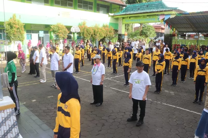 Senam Anak Indonesia Hebat yang dipimpin langsung oleh Menteri Pendidikan Dasar dan Menengah (Mendikdasmen) Abdul Mu&rsquo;ti (Foto : Istimewa)