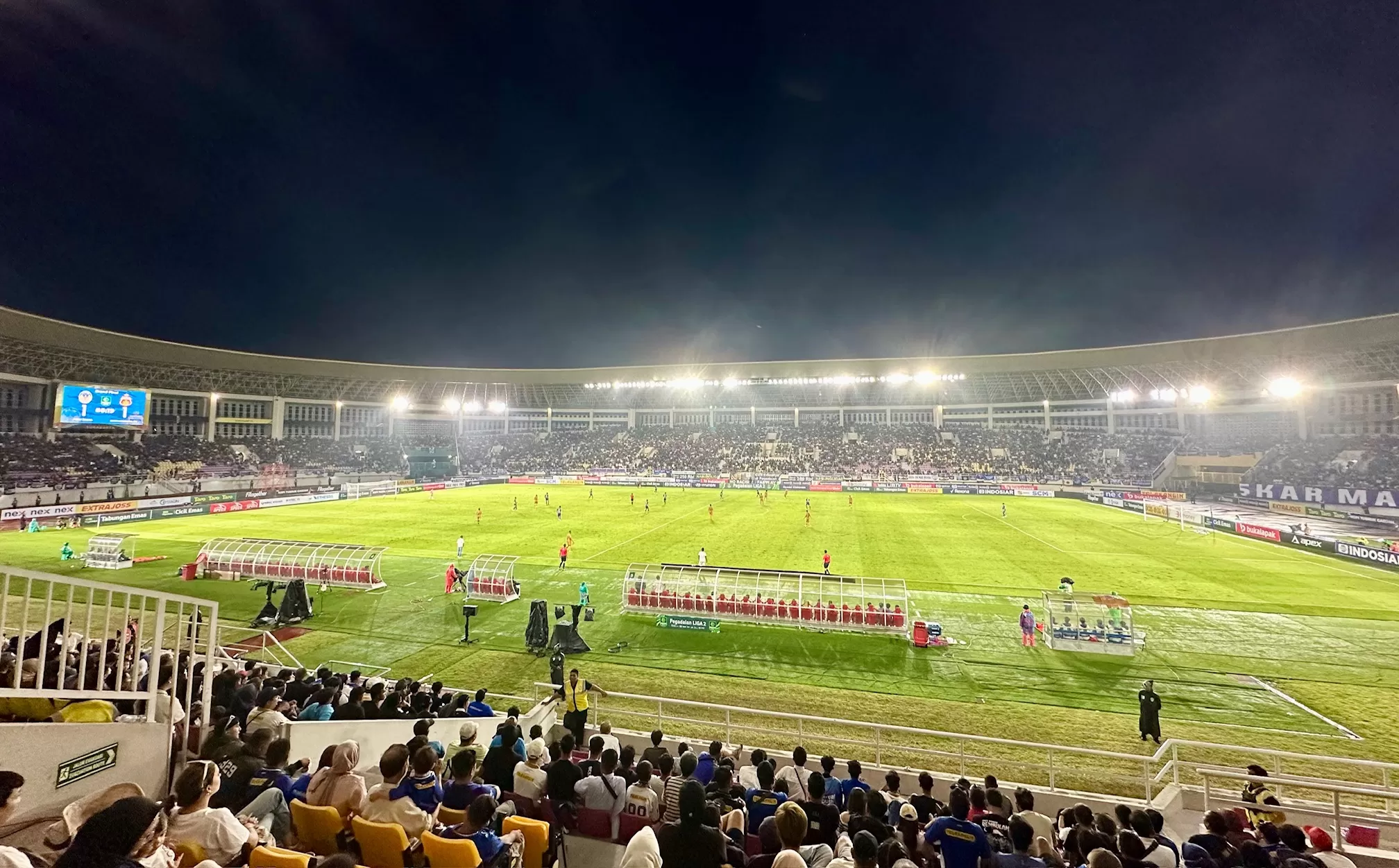 Suasana stadion Manahan Solo (Harminanto)