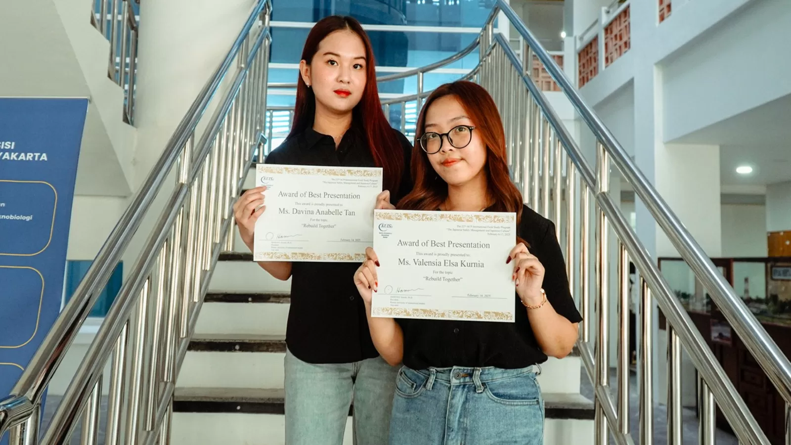 Mahasiswa UAJY, Valensia Elsa Kurnia dan Davina Anabelle Tan meraih penghargaan sebagai Best Presentation dalam Asian Cooperative Program (ACP) 2025 