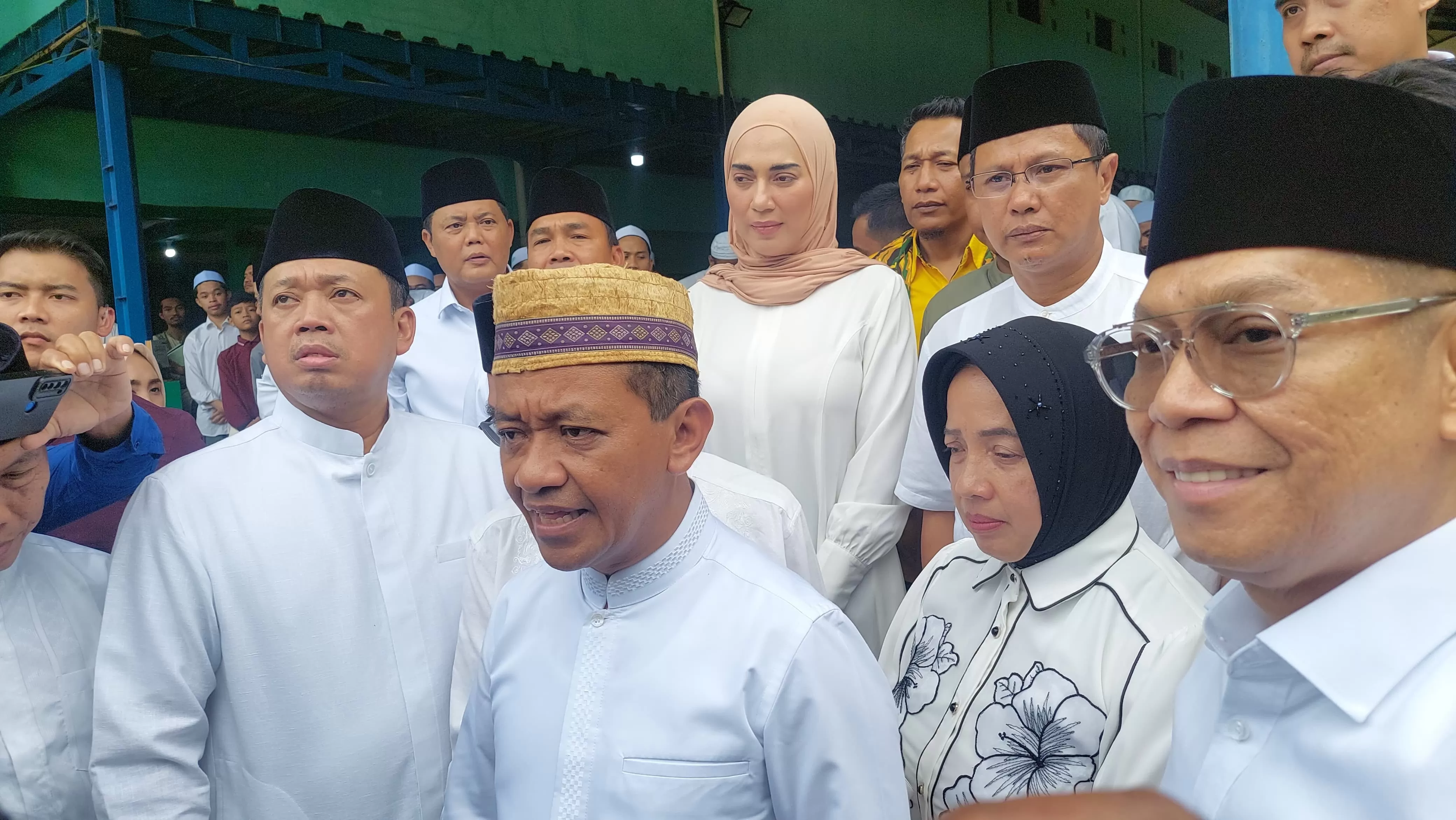 Ketua Umum Partai Golkar yang juga Menteri ESDM, Bahlil Lahadalia  didampingi Menteri ATR/BPN, Nusron Wahid dan sejumlah menteri kabinet Merah Putih kepemimpinan Prabowo-Gibran saat safari Ramadhan (Hendri Utomo)
