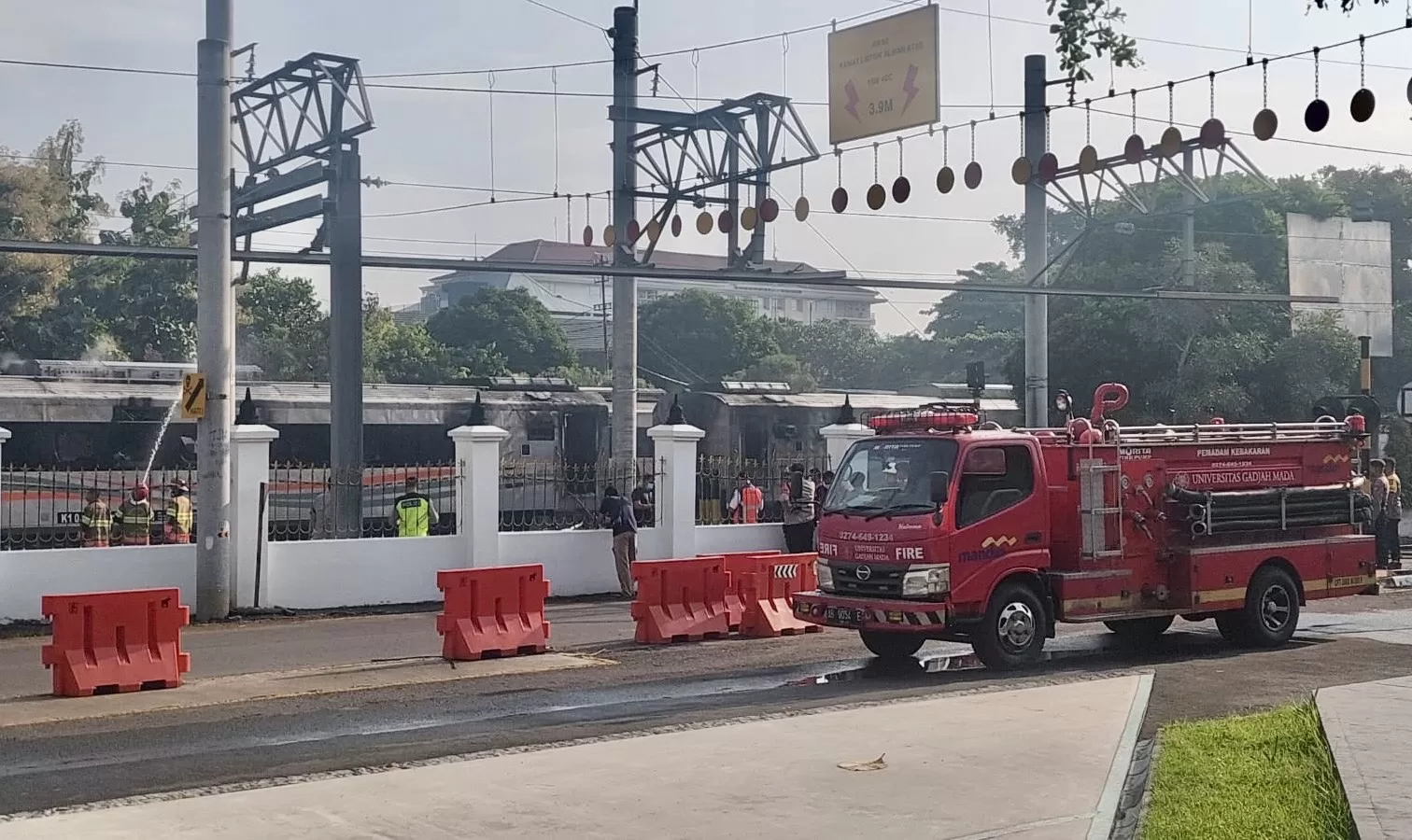  Tiga gerbong kereta yang sedang terparkir alami kebakaran di Stasiun Yogyakarta Tugu   (istimewa)