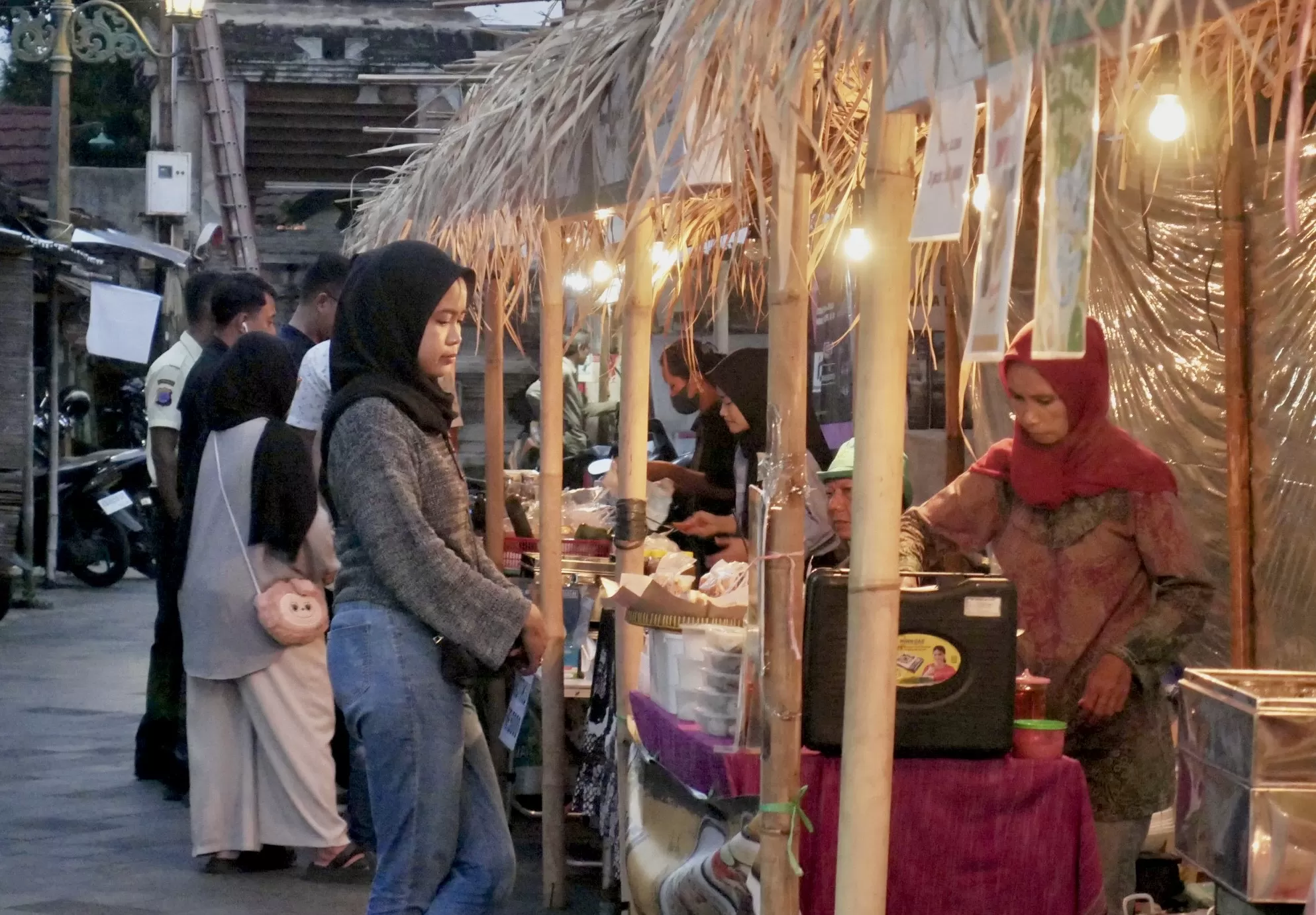  Pengunjung nikmati festival Ramadan di halaman Masjid Mataram Kotagede
