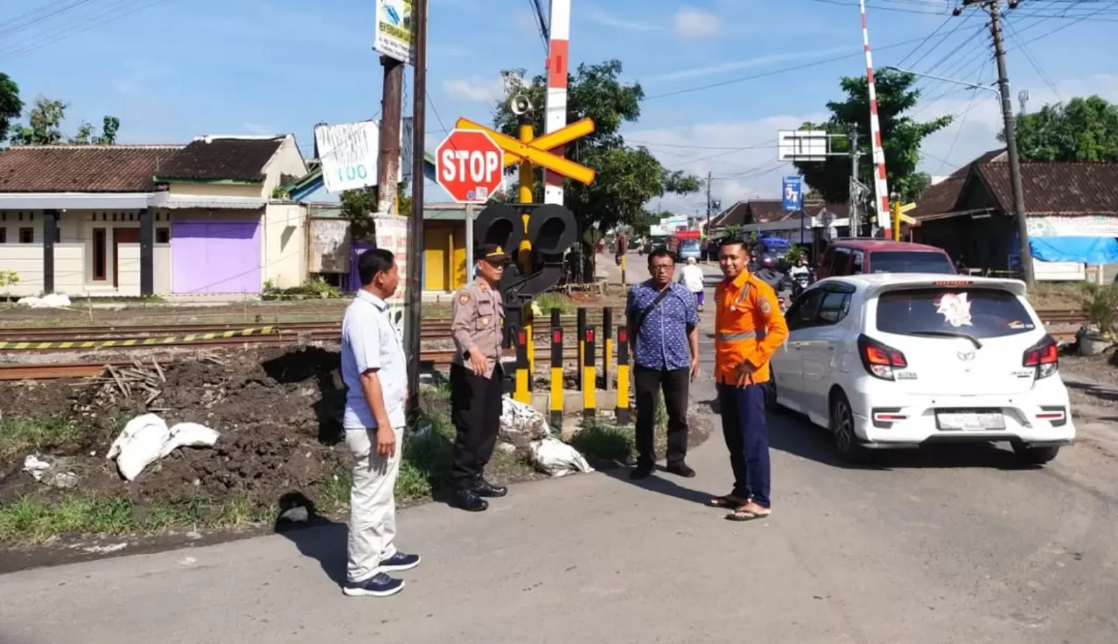 Perlintasan KA di Gondangrejo (foto:Abdul Alim) 