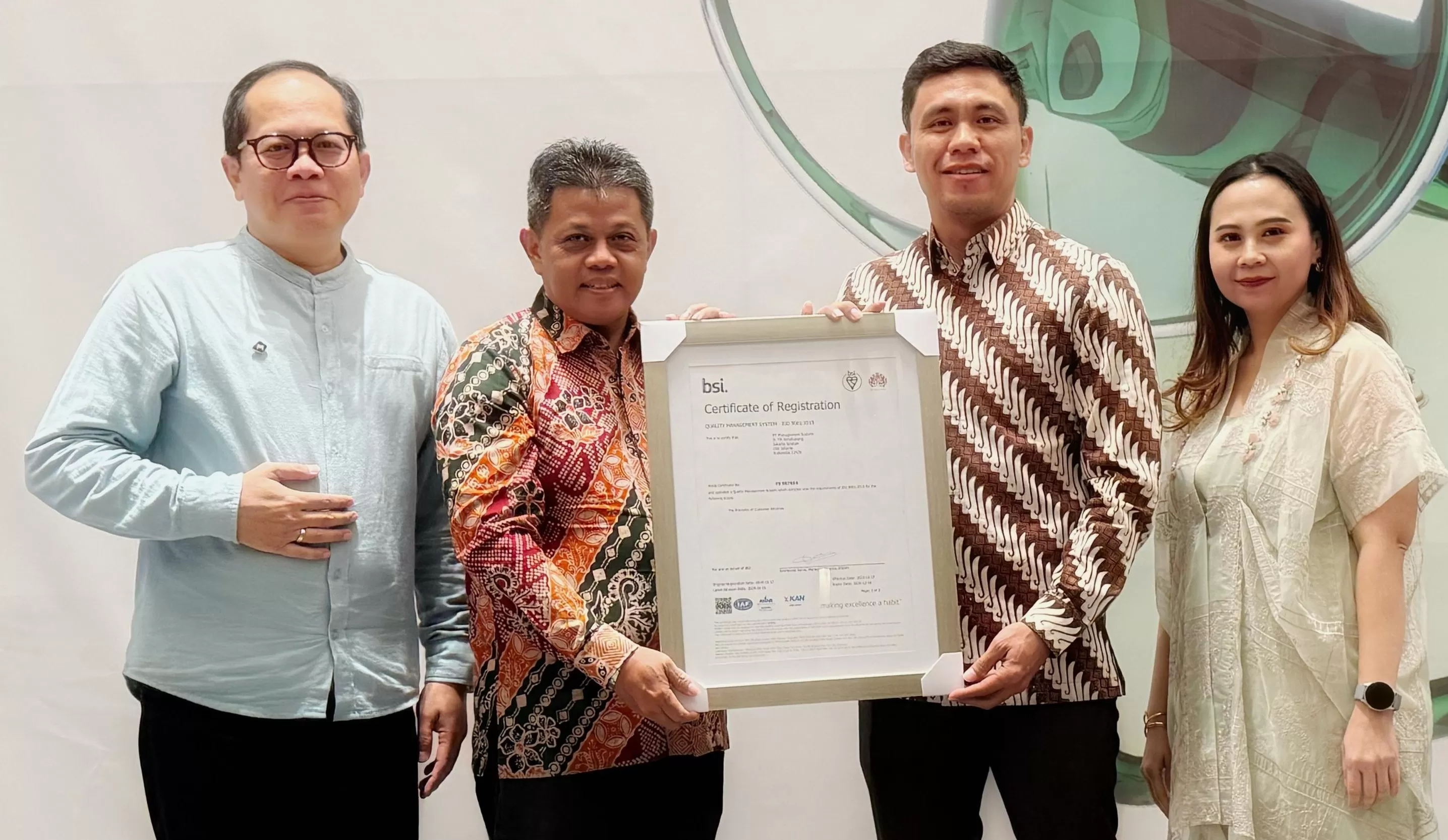  Penyerahan sertifikasi ISO 9001:2015 Delay Management kepada Citilink.  ((Foto: Istimewa))