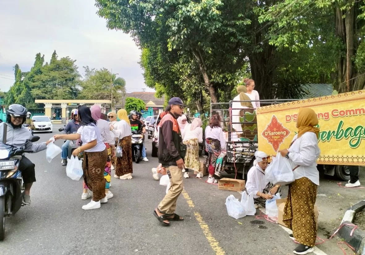  Komunitas D'Saroeng kenalkan wastra Nusantara lewat perbuatan baik pada sesama (Harminanto)