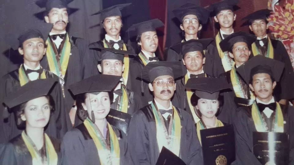 Foto wisuda Jokowi bersama rekan di UGM ( (ist))