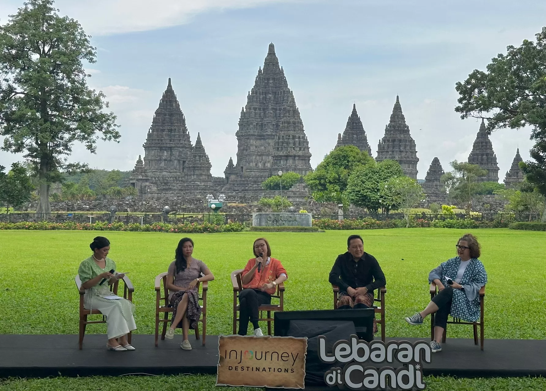  Wamenekraf dan InJourney saat berikan pernyataan pada wartawan (Harminanto)