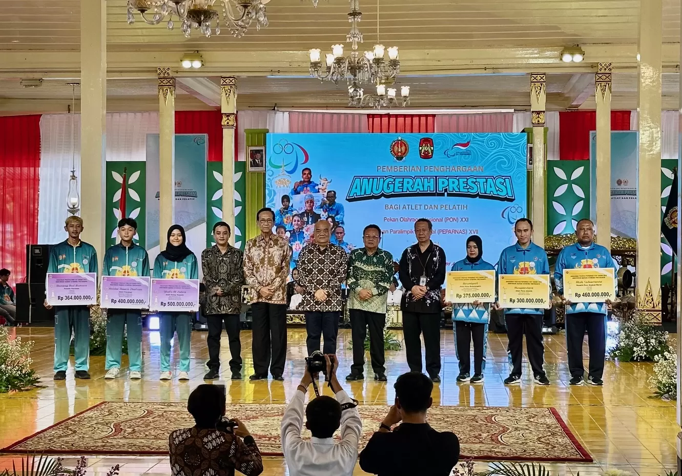 Atlet DIY terima bonus dari Pemda DIY (Harminanto)