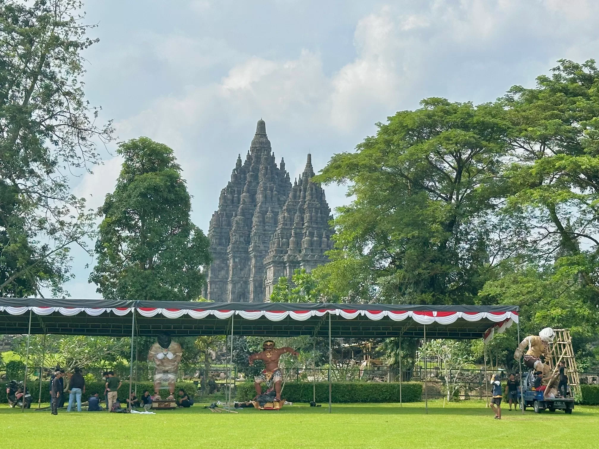Persiapan Tawur Agung Kesanga di Prambanan (Harminanto)