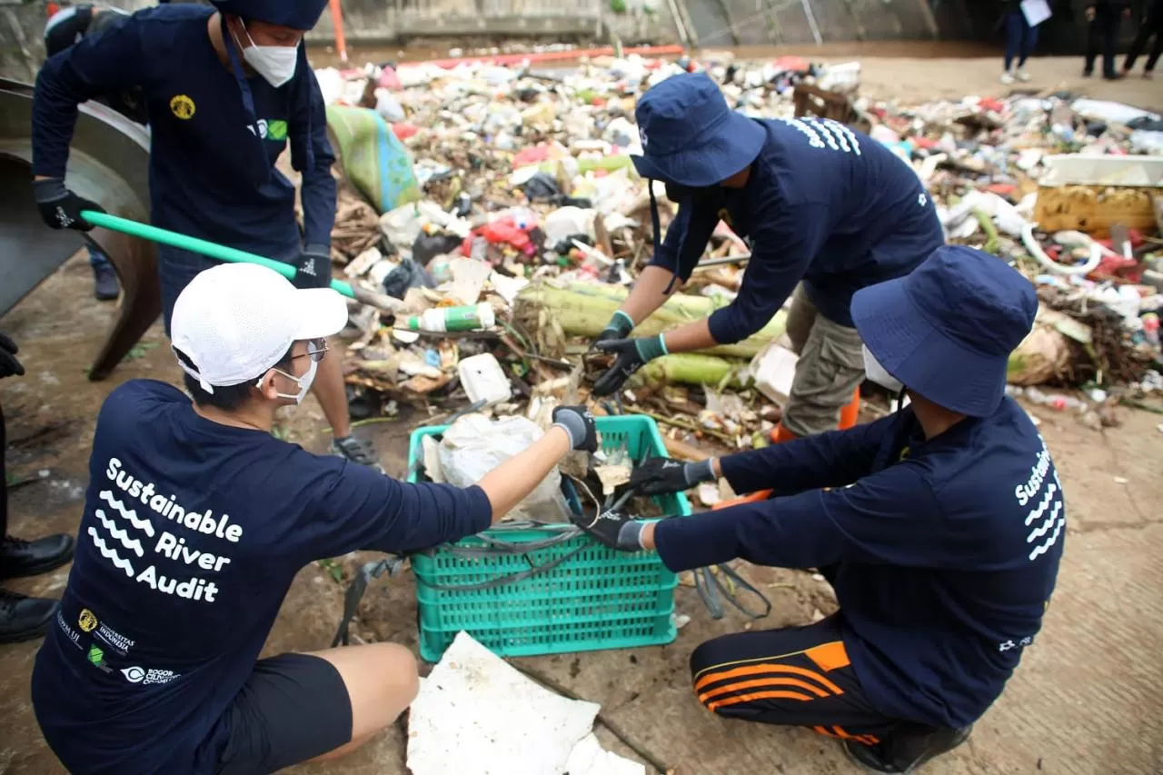 Pengelolaan sampah harus melibatkan masyarakat. 