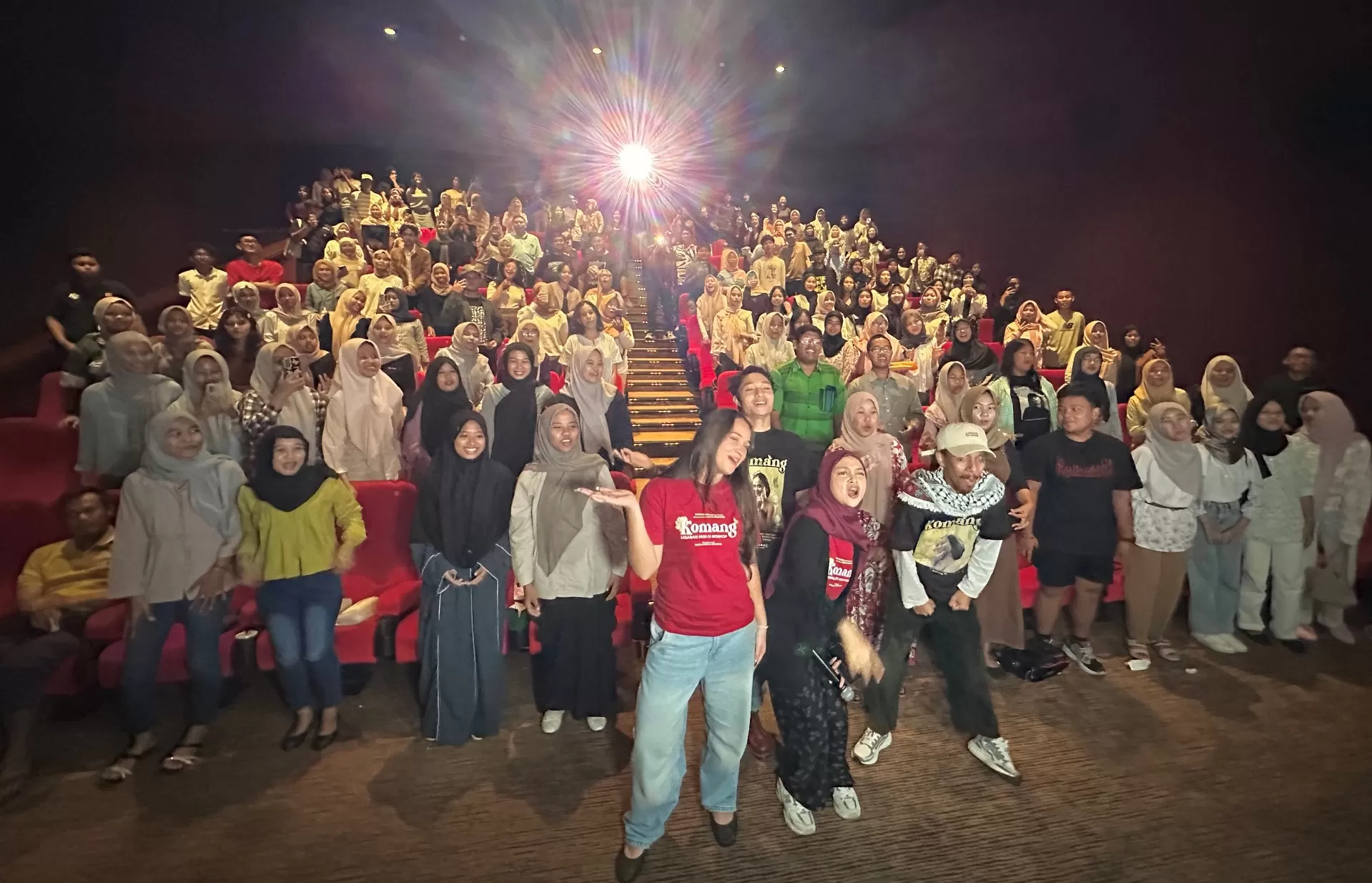  Cast Komang saat menyapa penonton di XXI JCM (Harminanto)