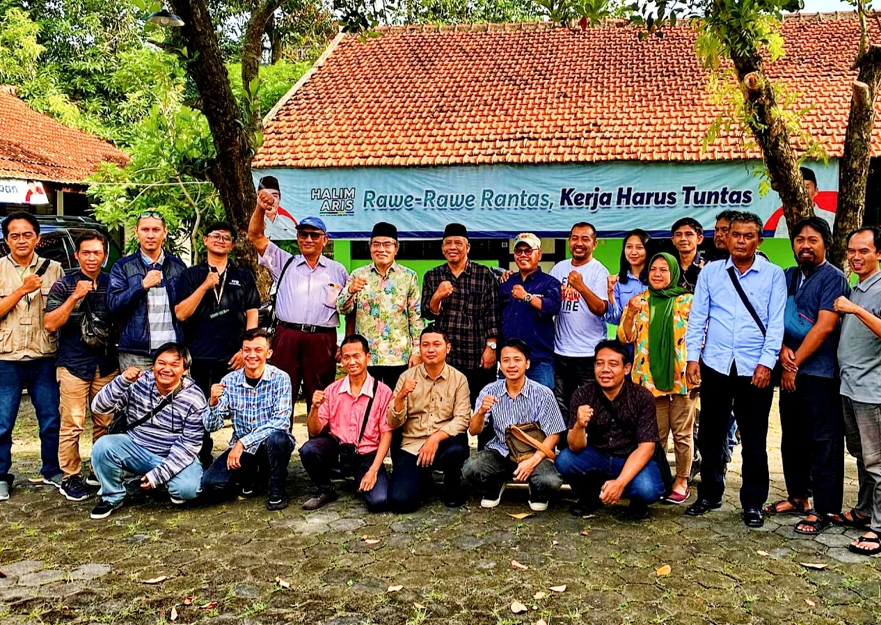 Bupati Bantul memberi keterangan kepada awak media di Kantor DPC PKB  (Judiman)