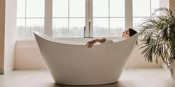 Kebiasaan mandi jangan disepelekan karena penting untuk kesehatan. (pexel/Vlada Karpovich) 