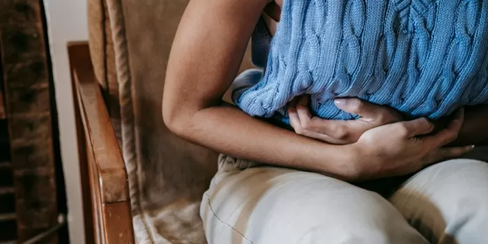 Ilustrasi pertolongan pertama jika terjadi keracunan makanan di rumah. (Pexels/Sora Shimazaki) 