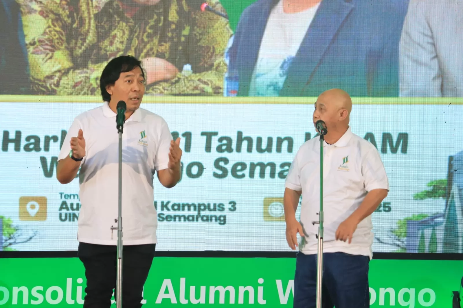 Komeng (kiri) saat tampil di halal bihalal KALAM UIN Walisongo.