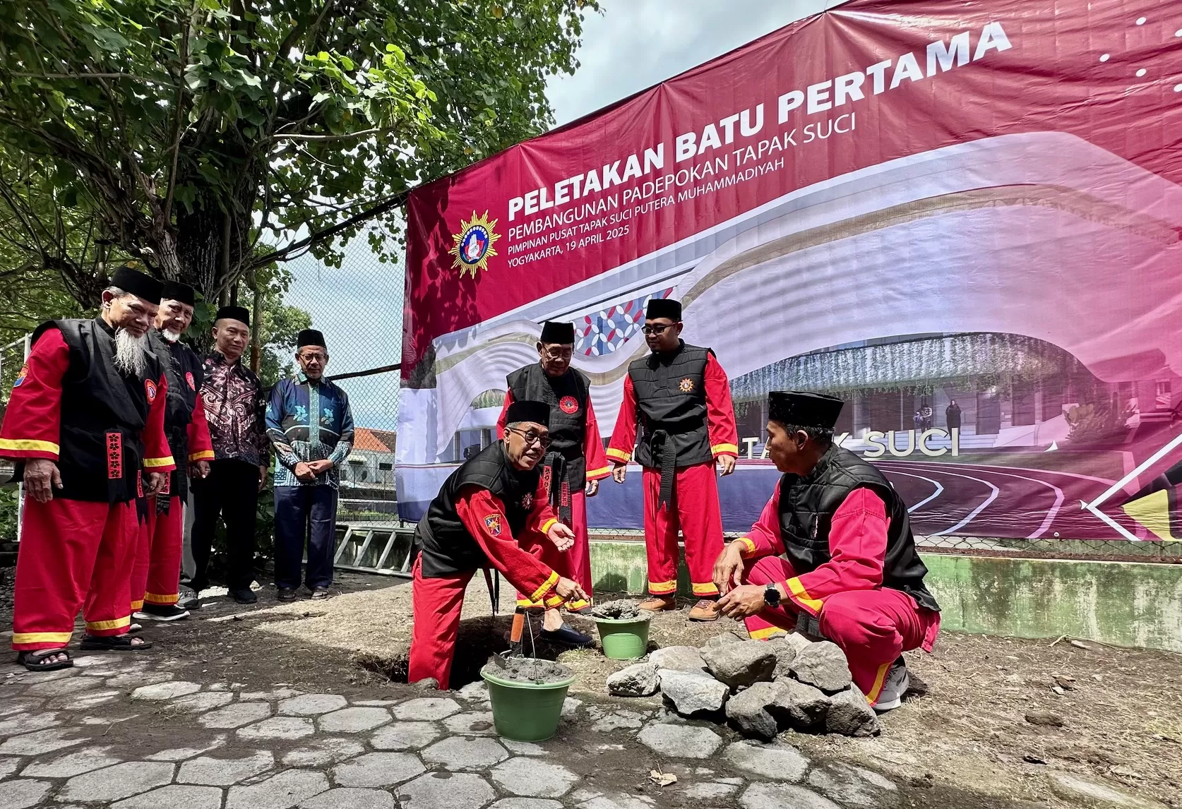   Peletakan batu pertama padepokan Tapak Suci Putera Muhammadiyah (Harminanto)