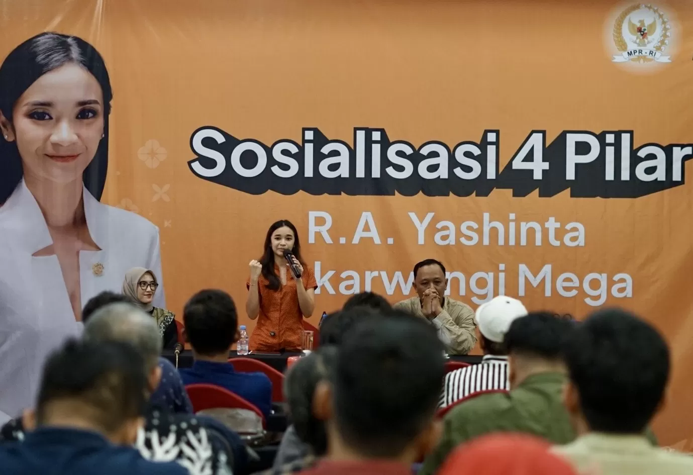 Mbak Yashinta saat berbicara di depan warga Jombor Lor (Ist)