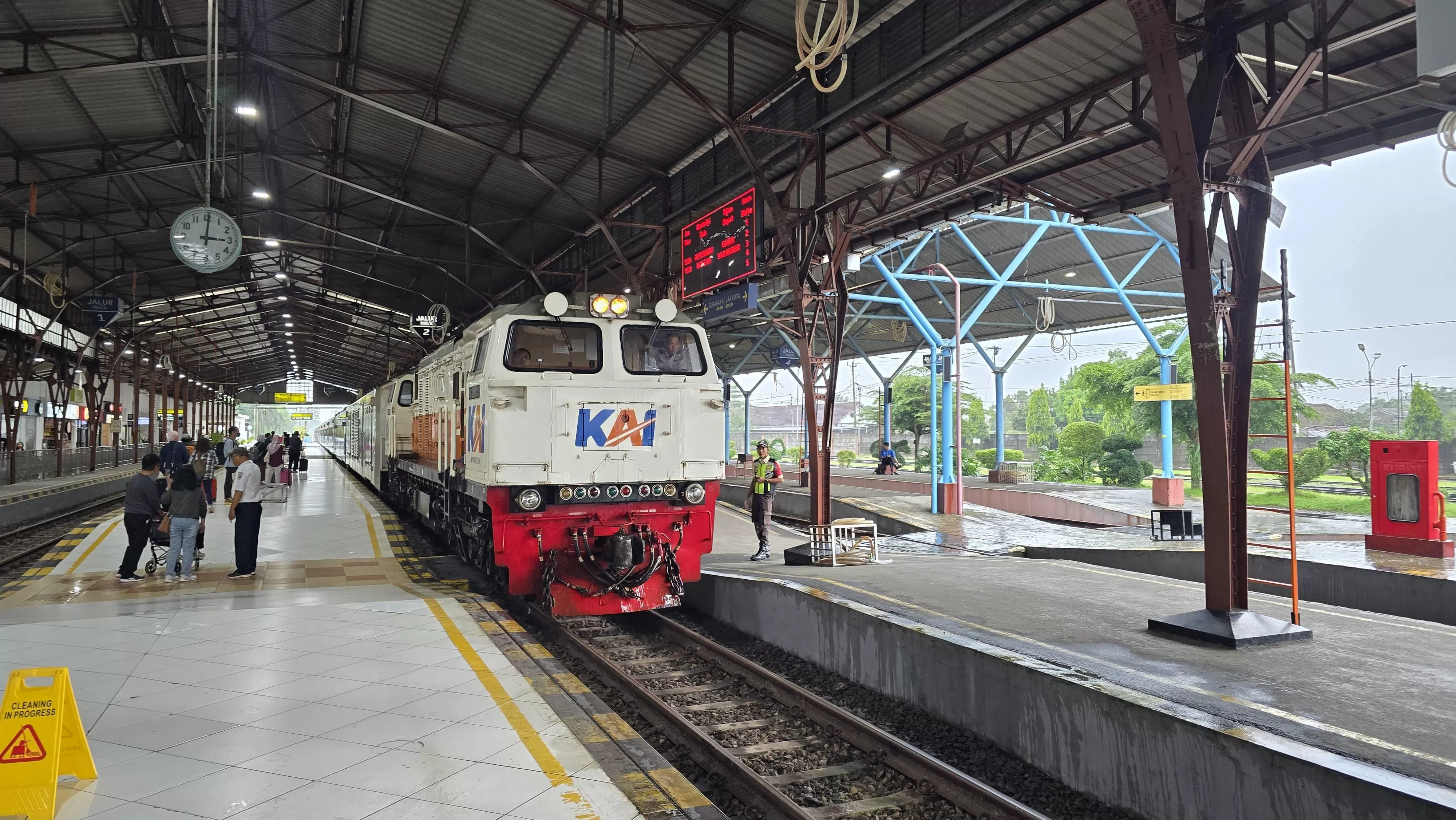 Suasana stasiun di wilayah Daop 5 selama libur Paskah (Ist)