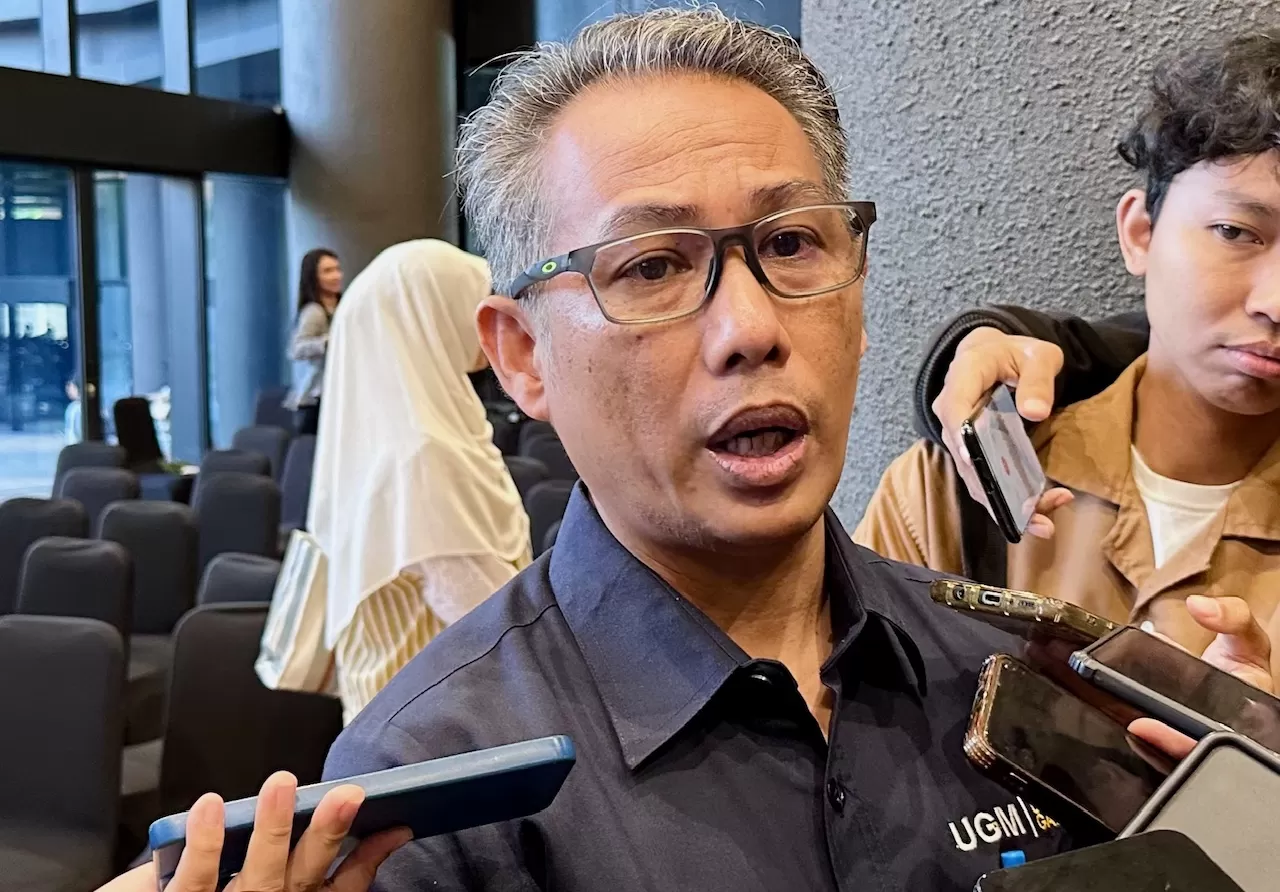 Sekretaris UGM Andi Sandi saat berikan keterangan pada media (Harminanto)  