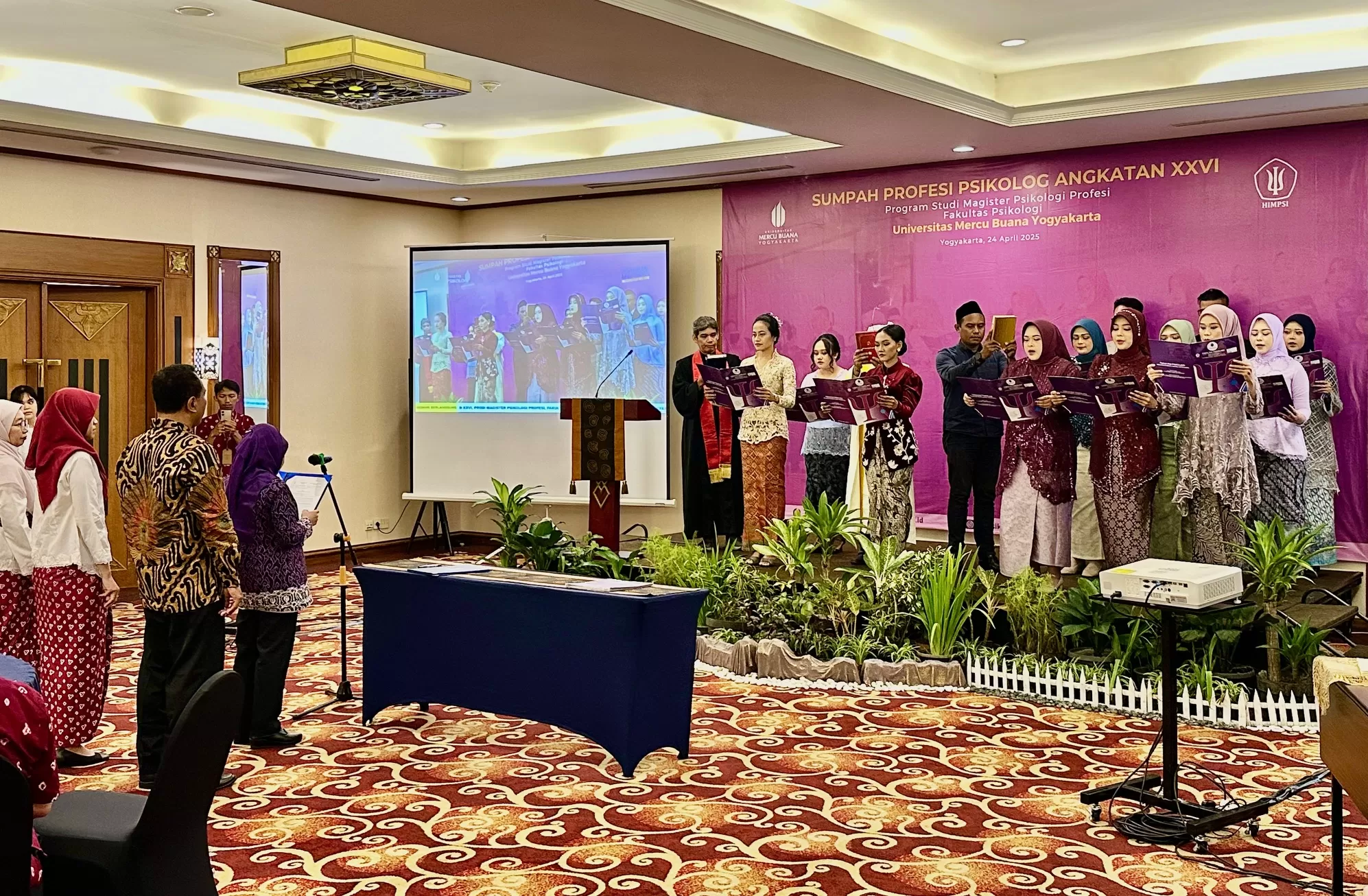 Psikolog UMBY saat jalani sumpah profesi (Harminanto)
