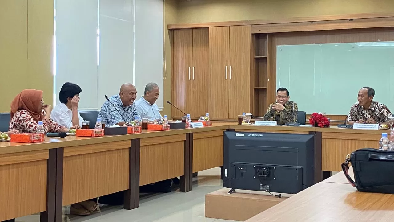 Syauqi saat menerima tenaga kesehatan Sardjito (Ist)