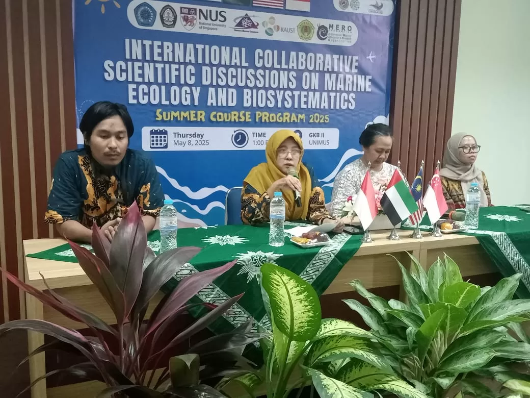 Dr Nur Hidayah (2 dari kiri) saat membuka diskusi di acara Summer Course