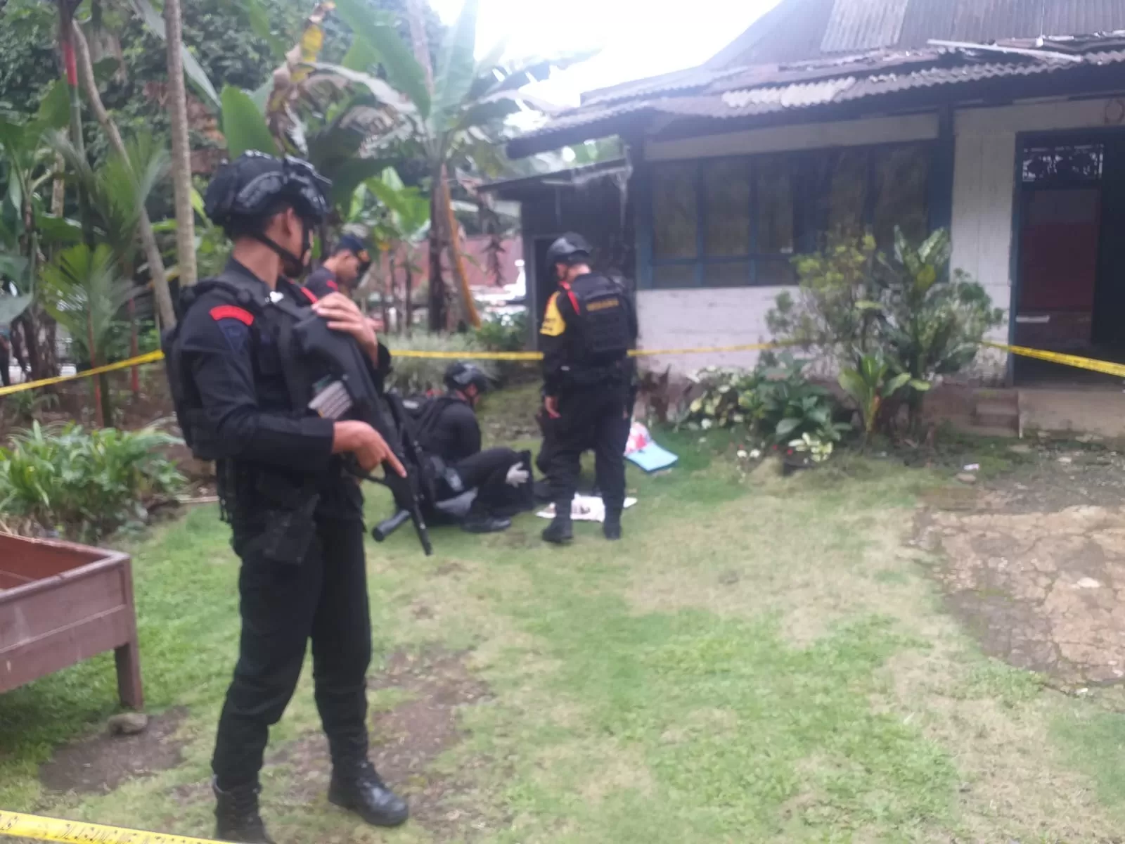 FOTO (KR &ndash; TOTO R)  Granat dan puluhan peluru ditemukan di Gudang rumah warga