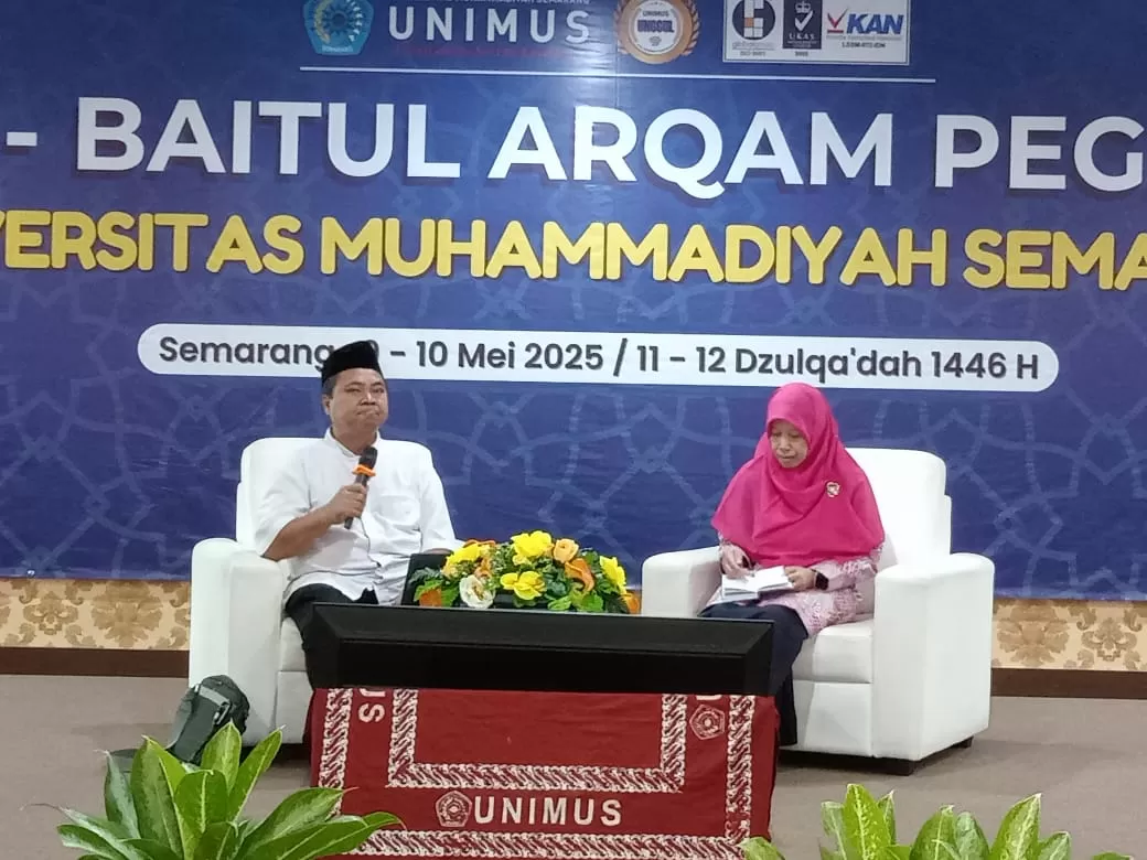 Hasan Asy'ari Ulama'i (kiri) saat mengisi Baitul Arqam