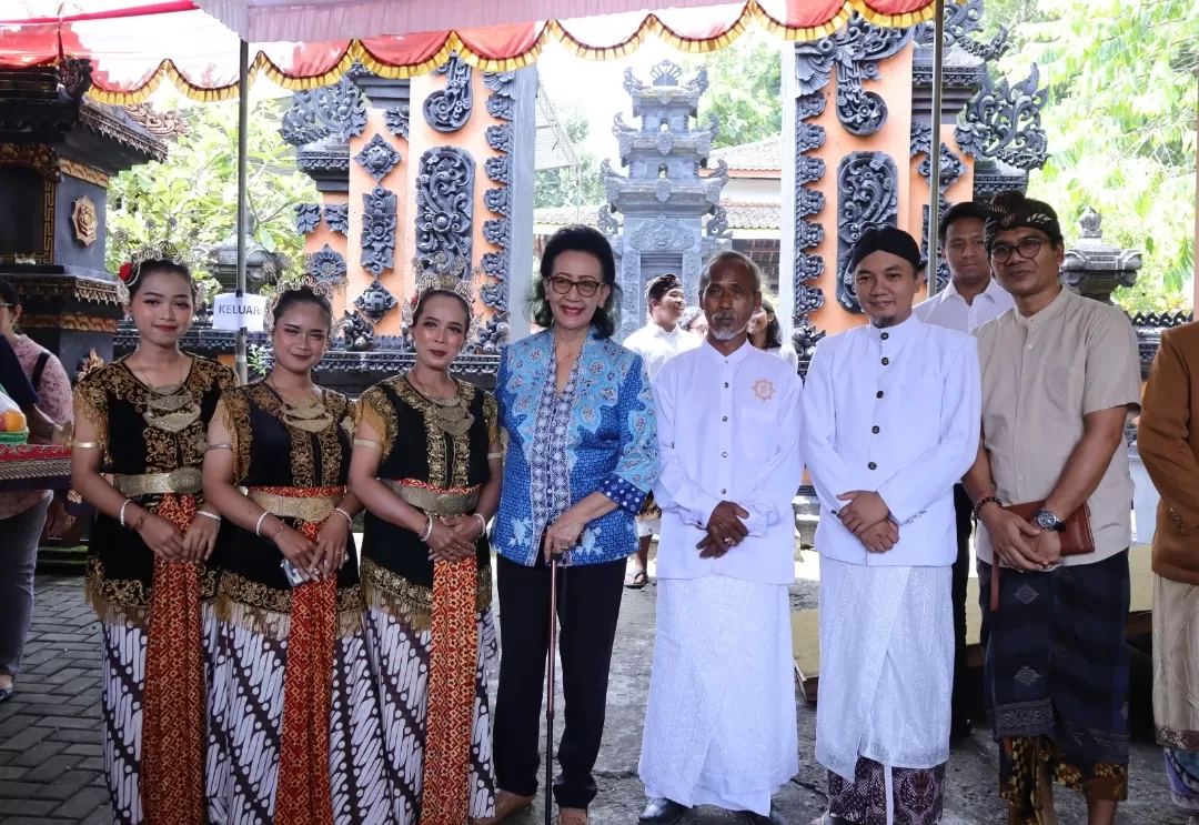 GKR Hemas (tengah) bersama masyarakat di sela kegiatan Sosialisasi Empat Pilar MPR RI.  (istimewa)