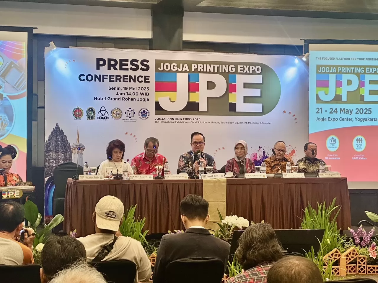  Penyelenggara saat menyampaikan event JPE 2025 pada media  ((Harminanto))