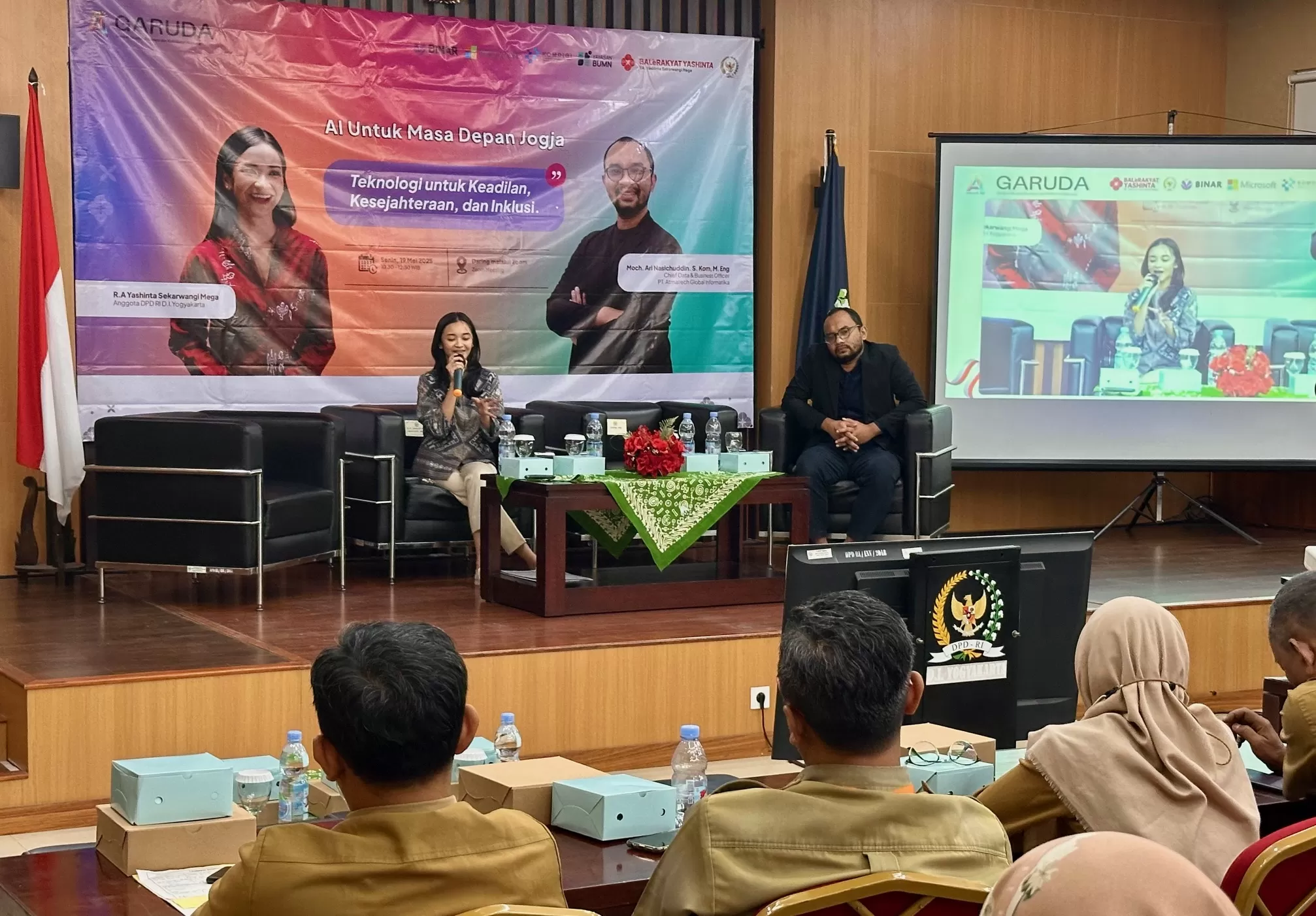 Mbak Yashinta saat berdialog bersama peserta terkait AI (Harminanto)