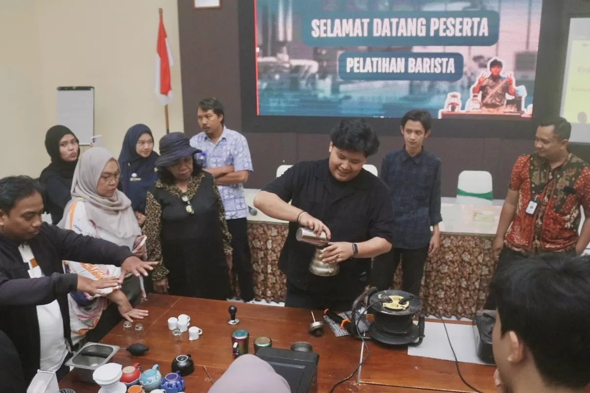 Suasana pelatihan barista tambah nilai transmigran
