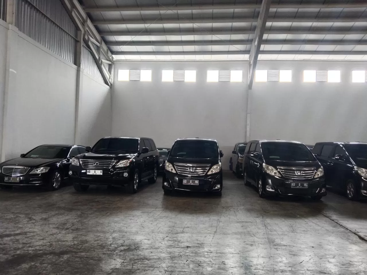  Mobil mewah PT Sritex dilakukan penilaian aset dan siap dilelang.    ((Wahyu imam ibadi))