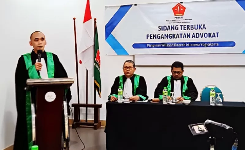 Ketua DPW  Perari DIY saat memberikan sambutan dalam sidang pengangkatan advokat baru