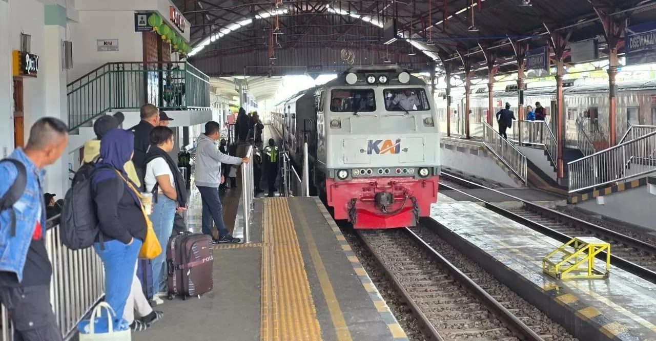 Suasana penumpang KA di Stasiun Kutoarjo, Kabupaten Purworejo, Jawa Tengah.   (istimewa)