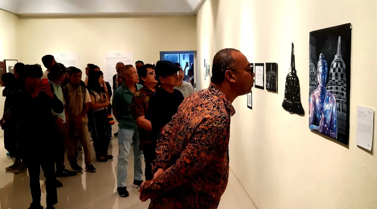 Foto Khocil Birawa Pameran drawing 'Axis Bangkok-Jogja' di Pendhapa Art Space.