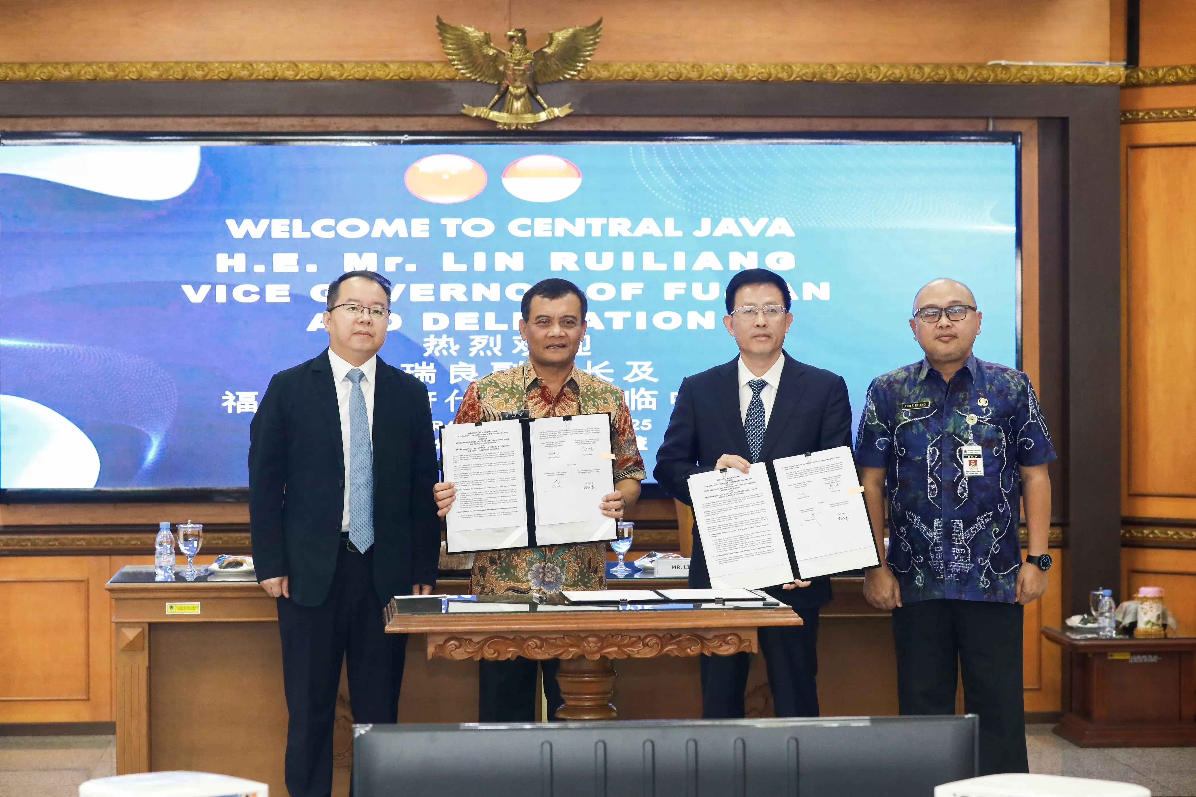 Penandatanganan kerja sama antara Gubernur Jawa Tengah Ahmad Luthfi dan Wakil Gubernur Fujian, China, Lin Ruiliang, di Kantor Gubernur Jawa Tengah, Selasa (24/6/ 2025). (Foto Humas Pemprov Jateng) 