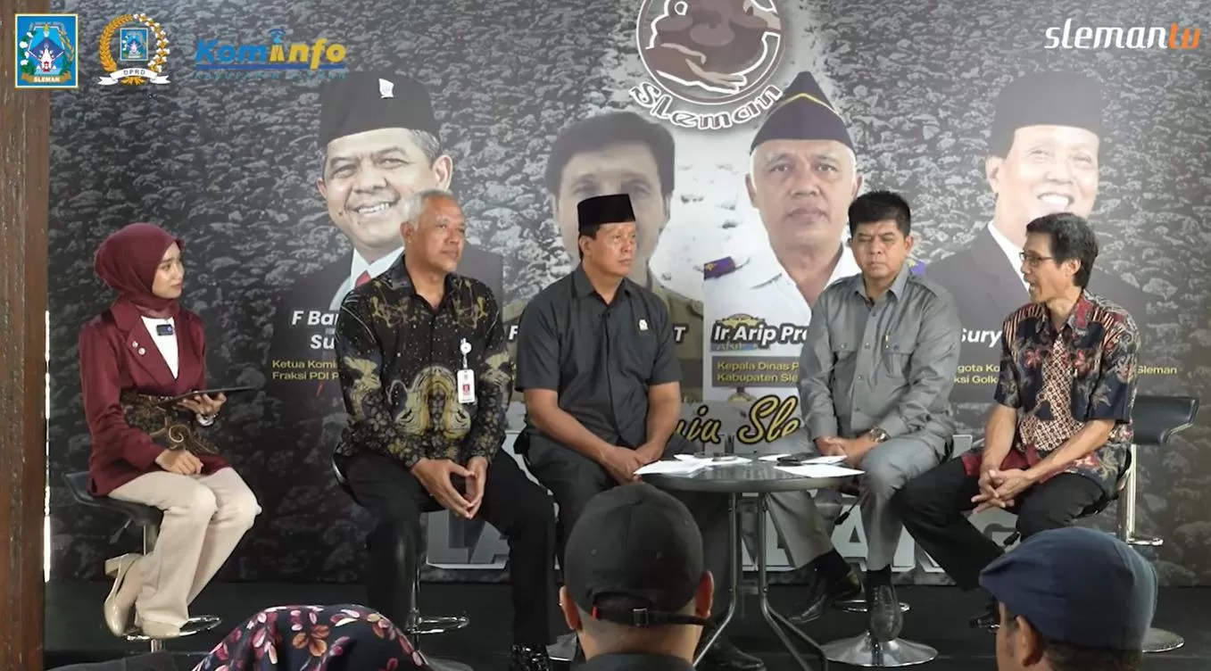 Pembahasan dalam dialog Dalan Alus lan Padang di Sleman