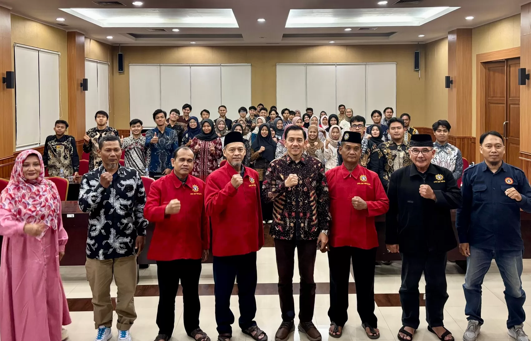 Syauqi bersama para atlet Tapak Suci (Ist)