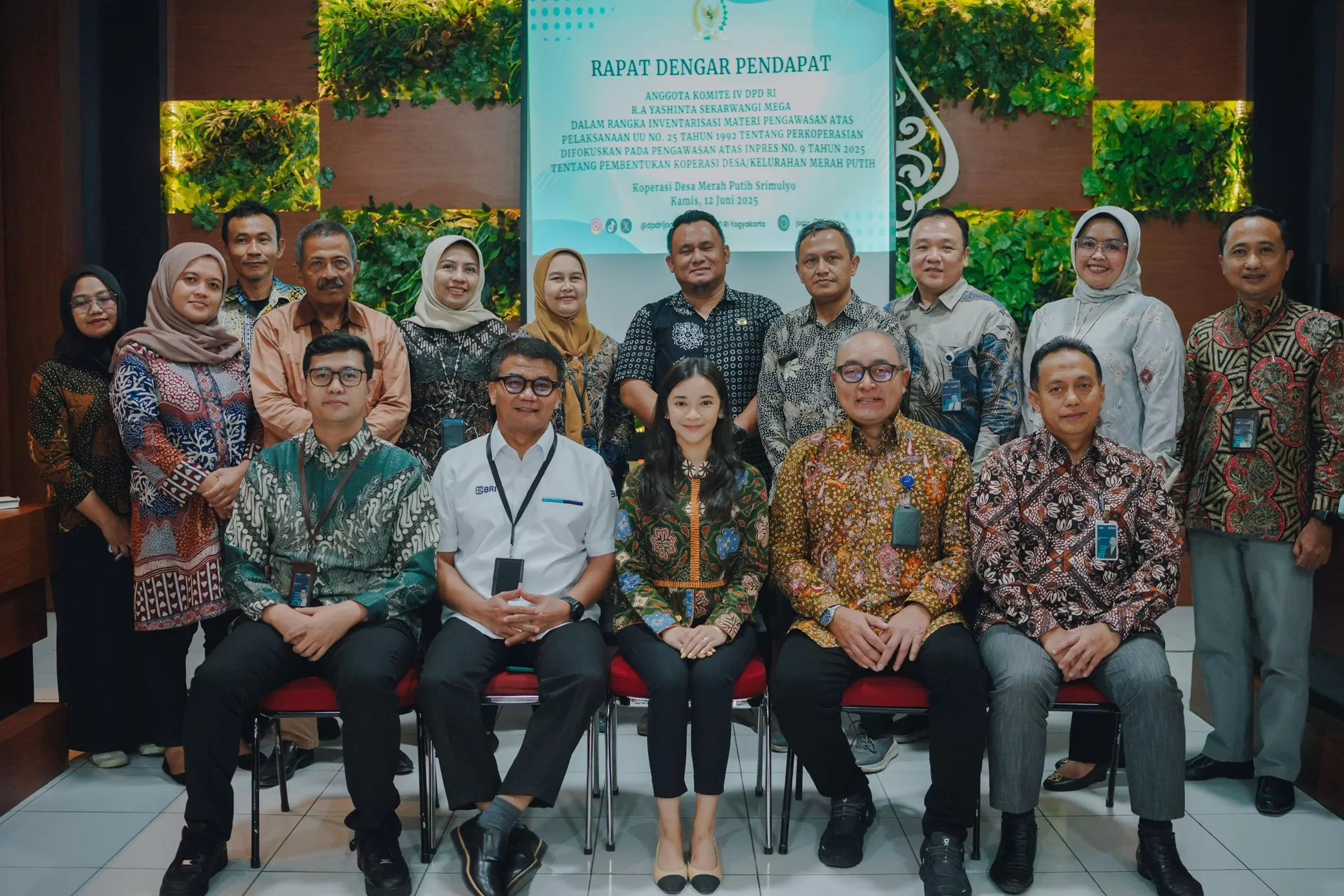 Mbak Yashinta saat rapat dengar pendapat membahas Koperasi Merah Putih