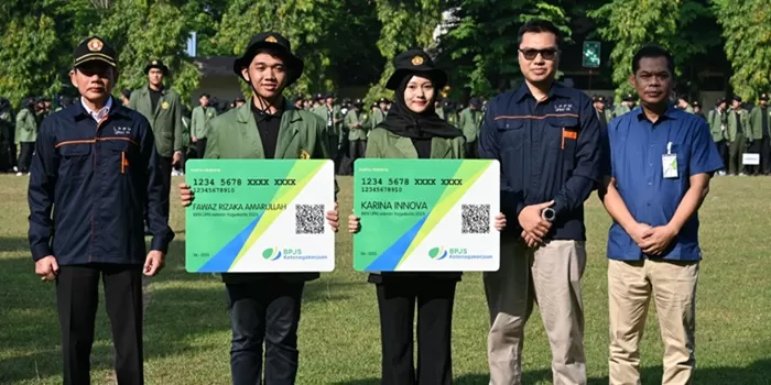 Pemberangkatan mahasiswa KKN UPN Veteran Yogyakarta mendapat dukungan penuh dari BPJS Ketenagakerjaan sebagai bentuk perlindungan dari negara.