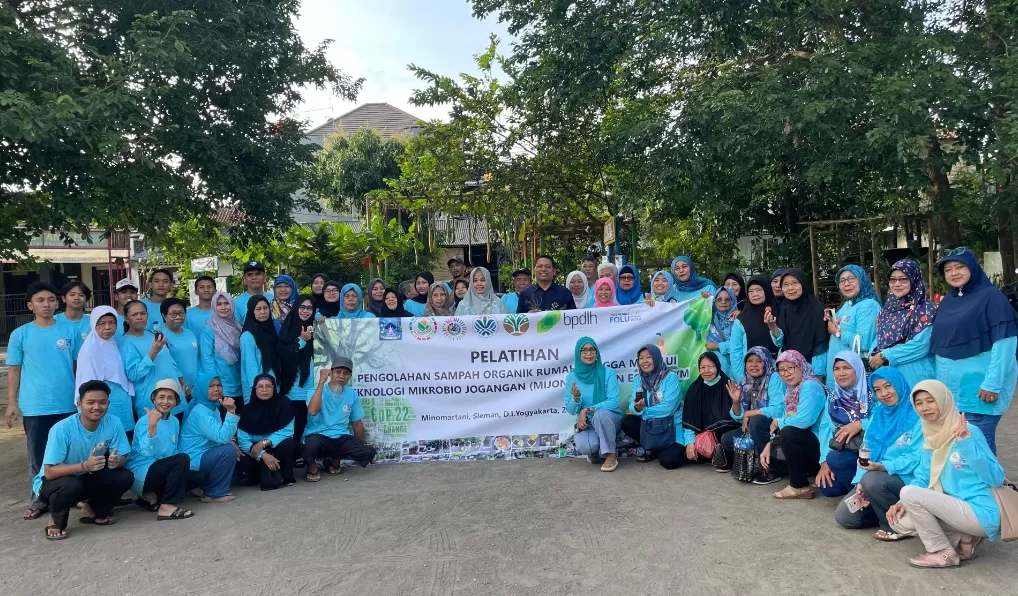 Foto: Istimewa Peserta di sela pelatihan pengolahan sampah organik dengan mijongan dan eco enzym.