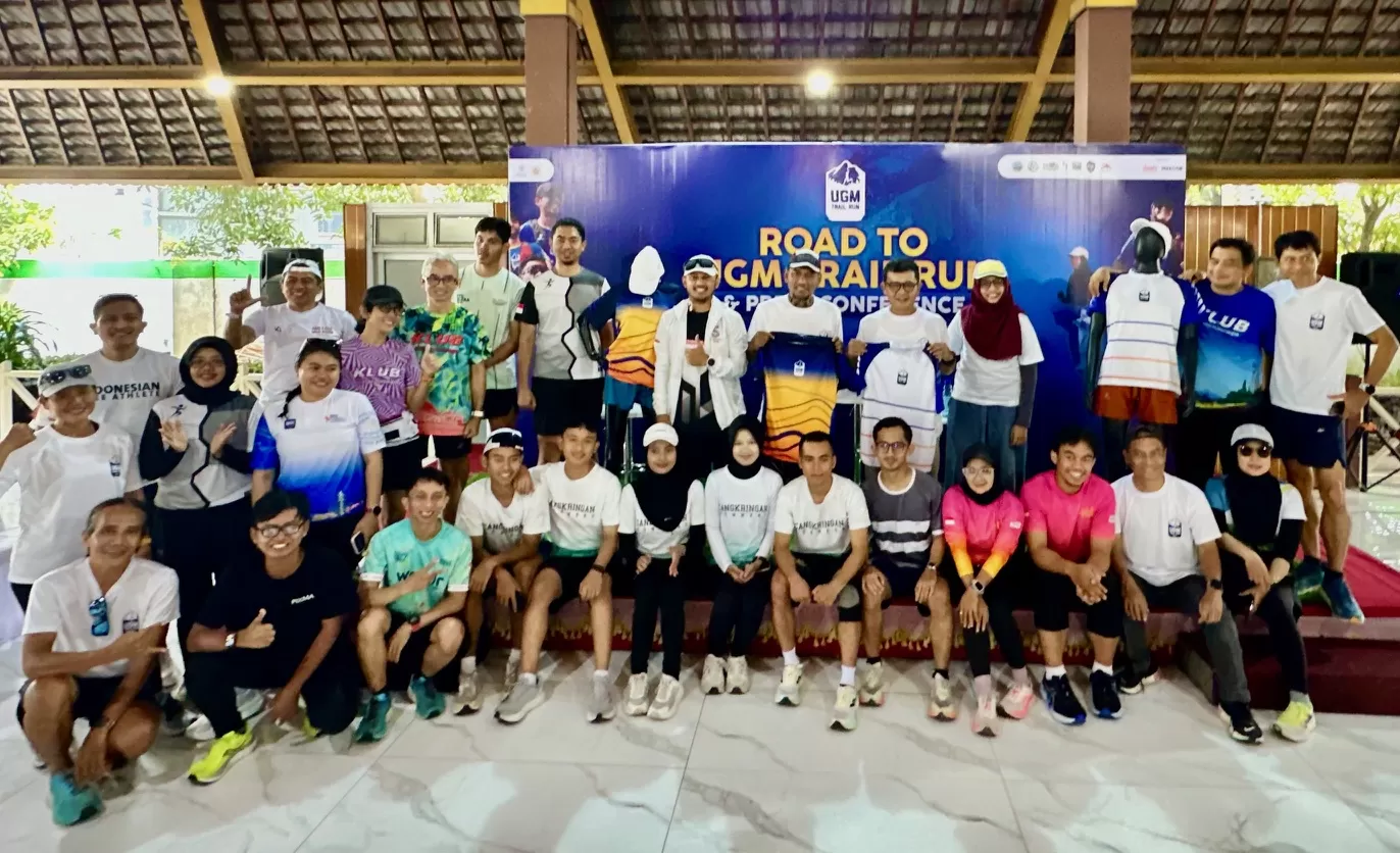 Penyelenggara UGMTR 2025 bersama komunitas lari (Harminanto)