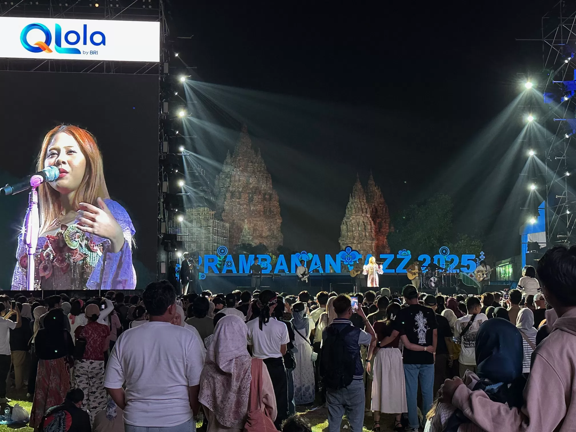 Nadin Amizah saat tampil di panggung Prambanan Jazz (Harminanto)